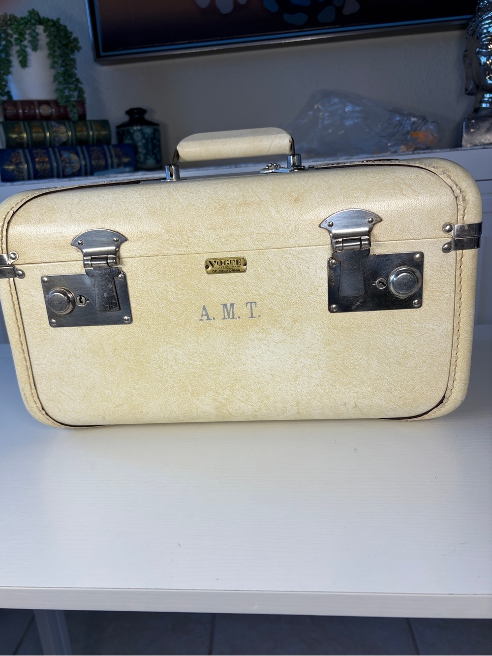 Vintage Vogue California Cream Travel Train Case with Mirror, tray & key